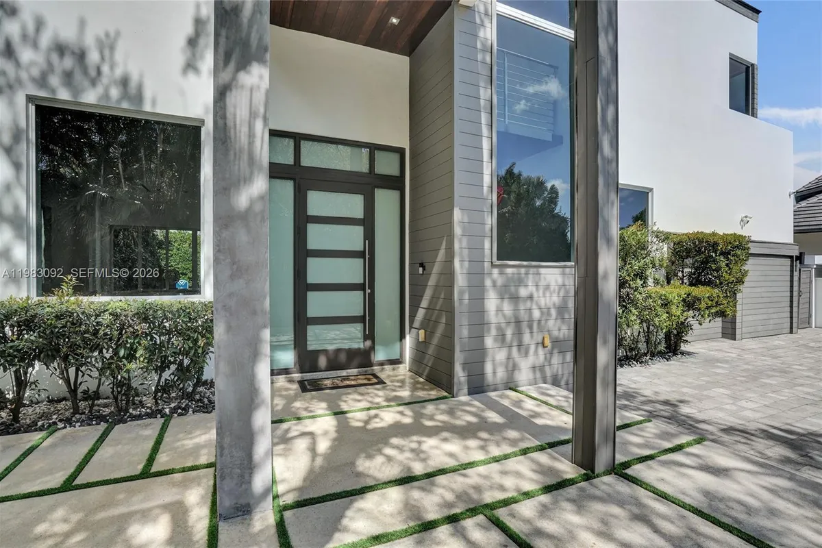 19914 NE 19th Ct, Miami FL 33179