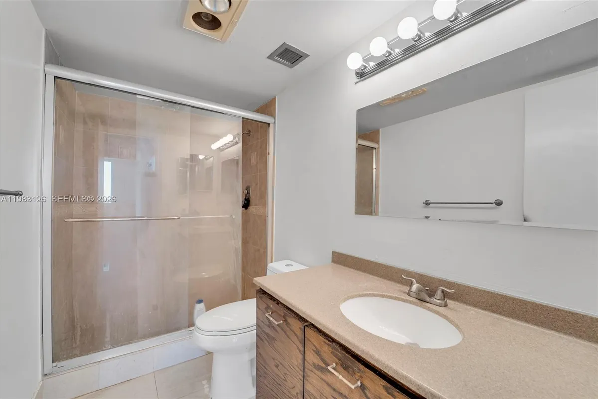 919 Hillcrest Dr # 704, Hollywood FL 33021