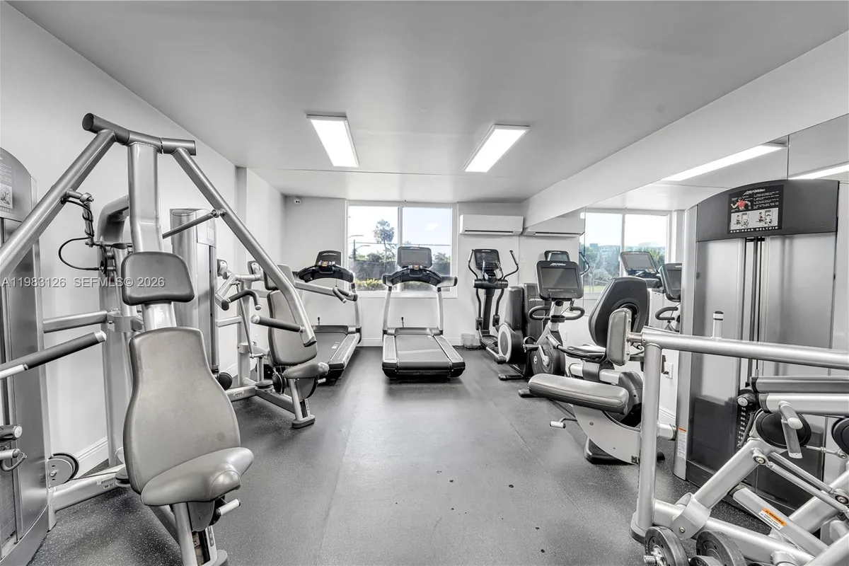 919 Hillcrest Dr # 704, Hollywood FL 33021