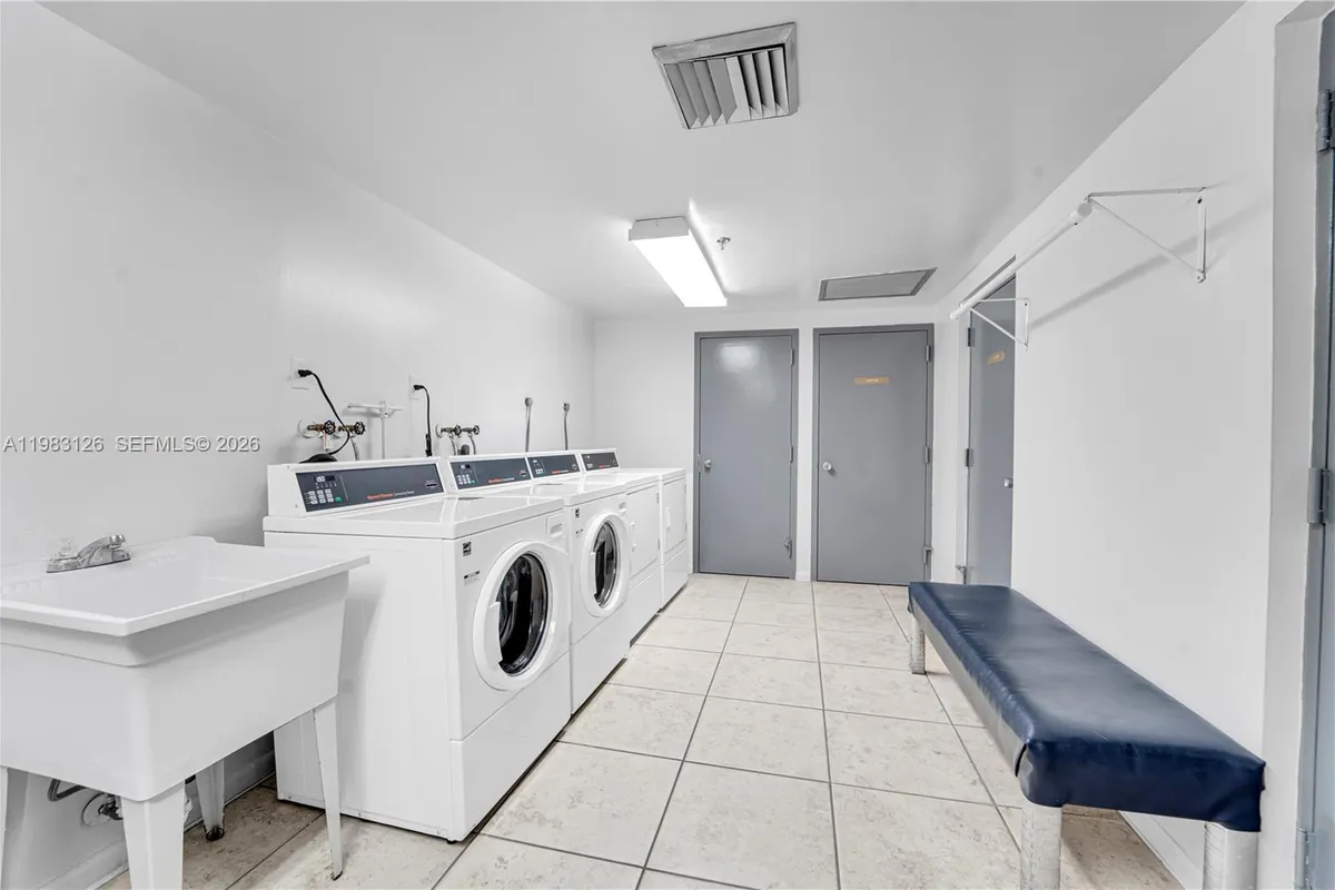 919 Hillcrest Dr # 704, Hollywood FL 33021