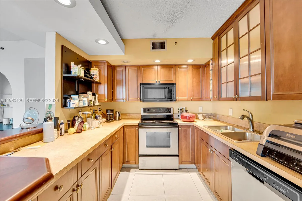 919 Hillcrest Dr # 704, Hollywood FL 33021