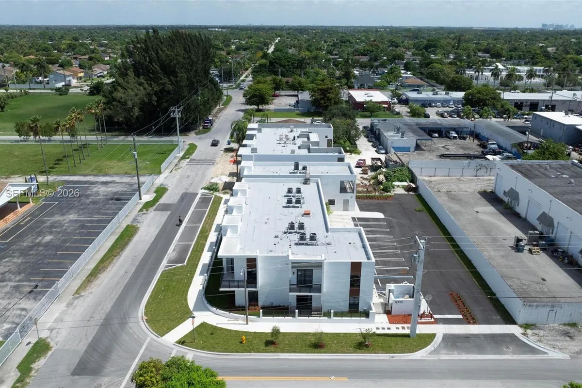 16955 SW 100th Ave, Miami FL 33157