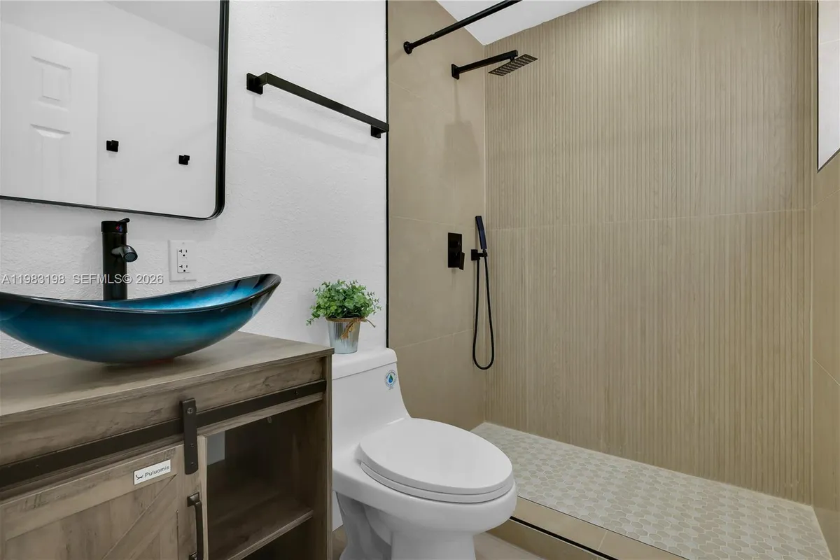 7501 Raleigh St, Hollywood FL 33024