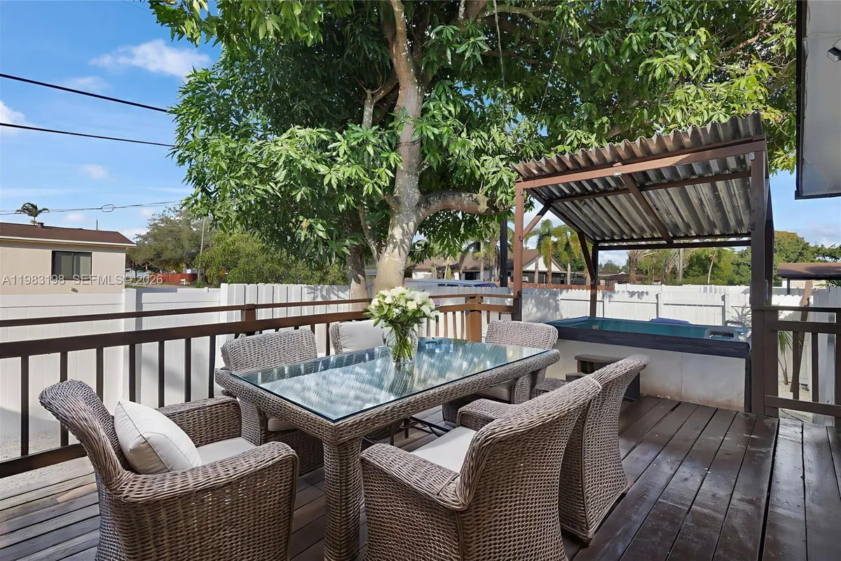 7501 Raleigh St, Hollywood FL 33024