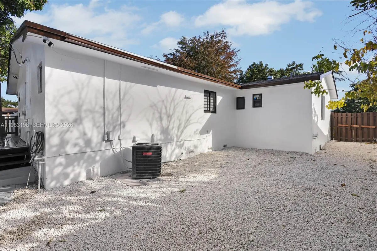 7501 Raleigh St, Hollywood FL 33024