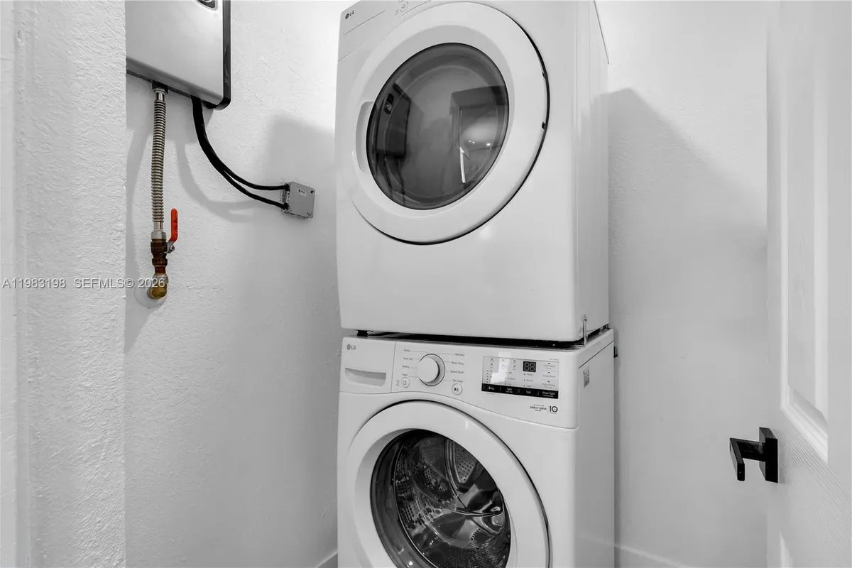 7501 Raleigh St, Hollywood FL 33024