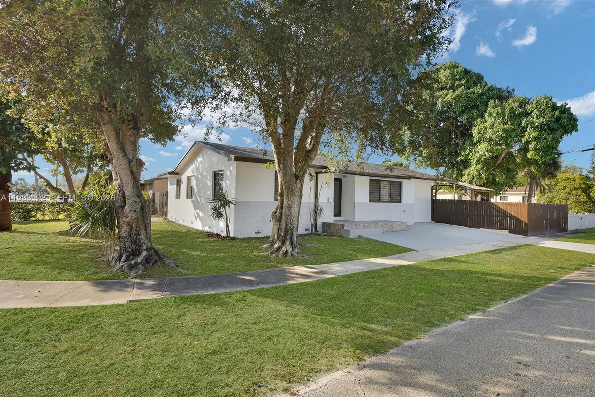 7501 Raleigh St, Hollywood FL 33024