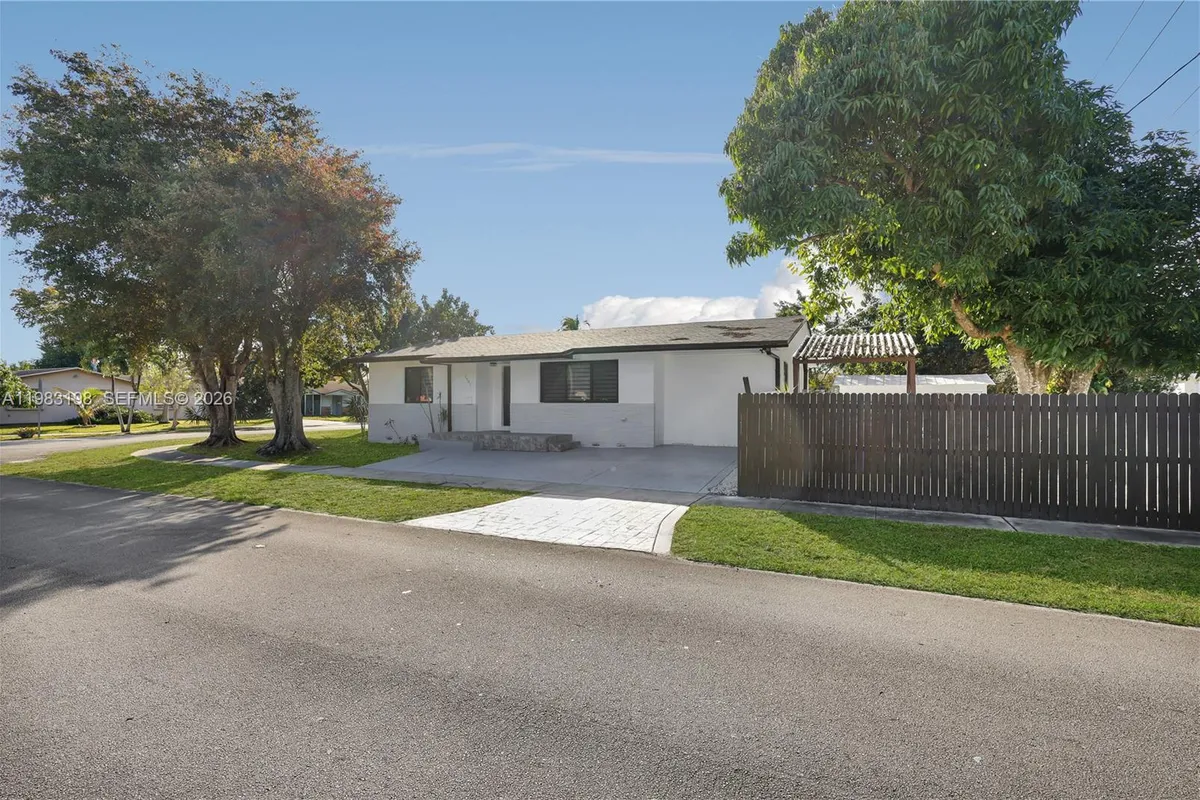 7501 Raleigh St, Hollywood FL 33024