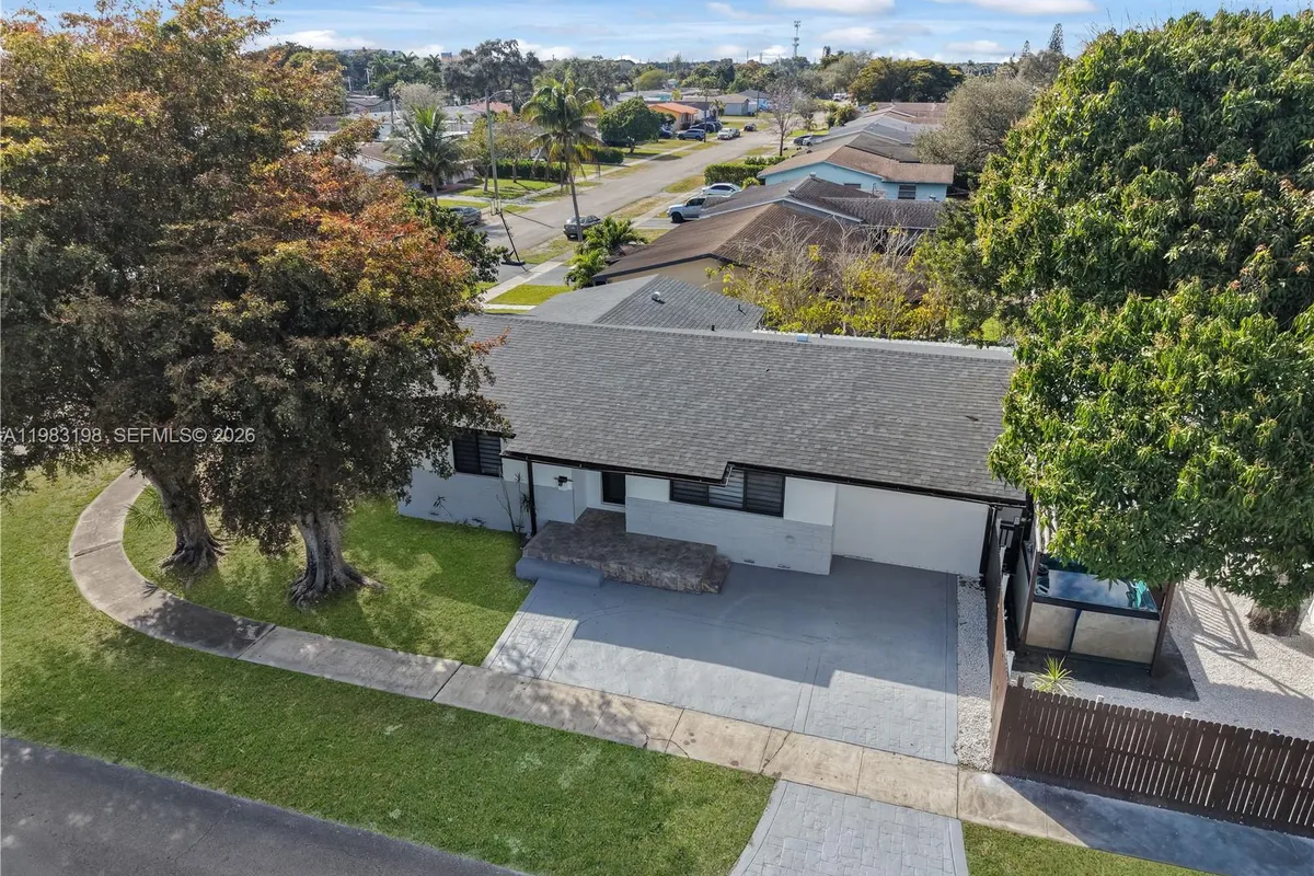 7501 Raleigh St, Hollywood FL 33024