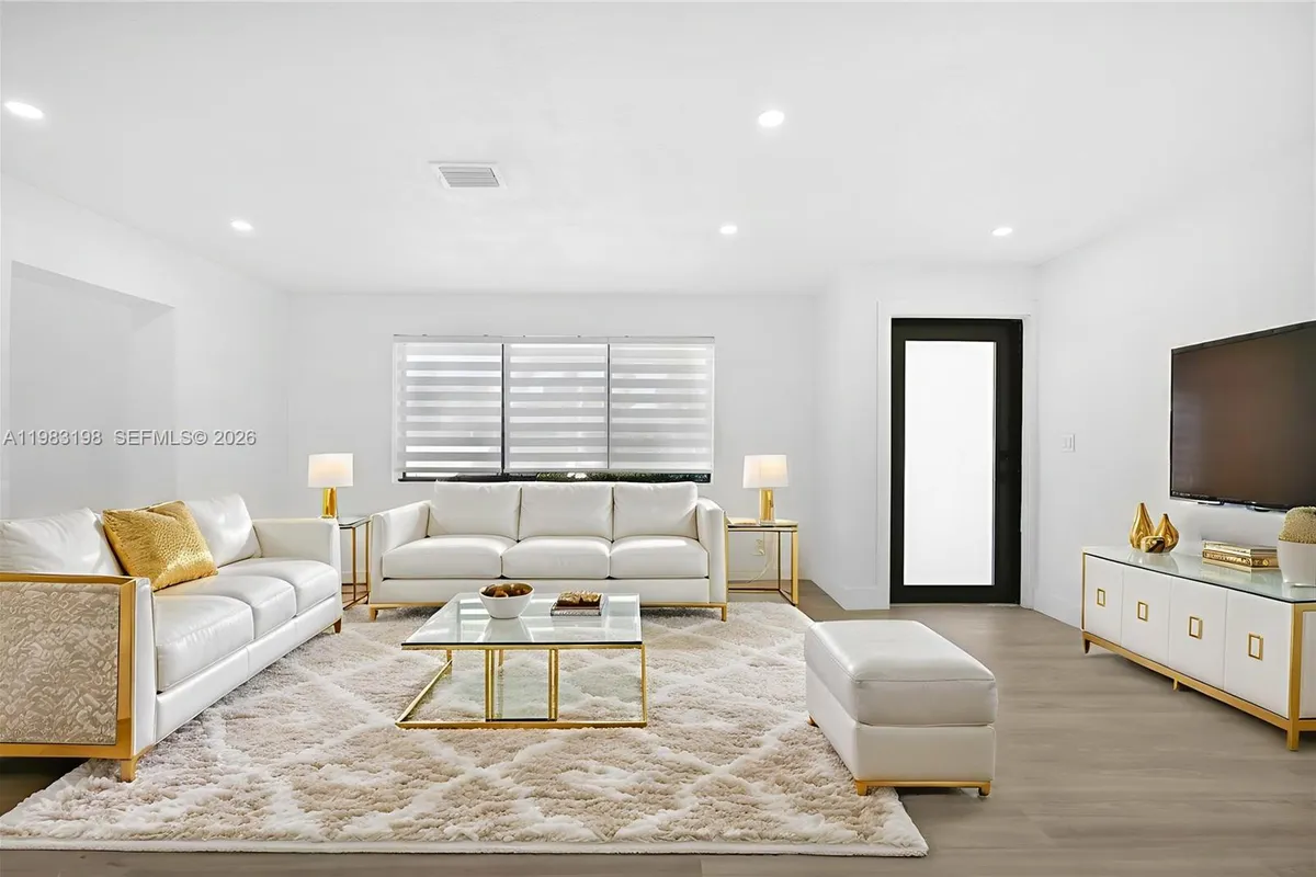 7501 Raleigh St, Hollywood FL 33024