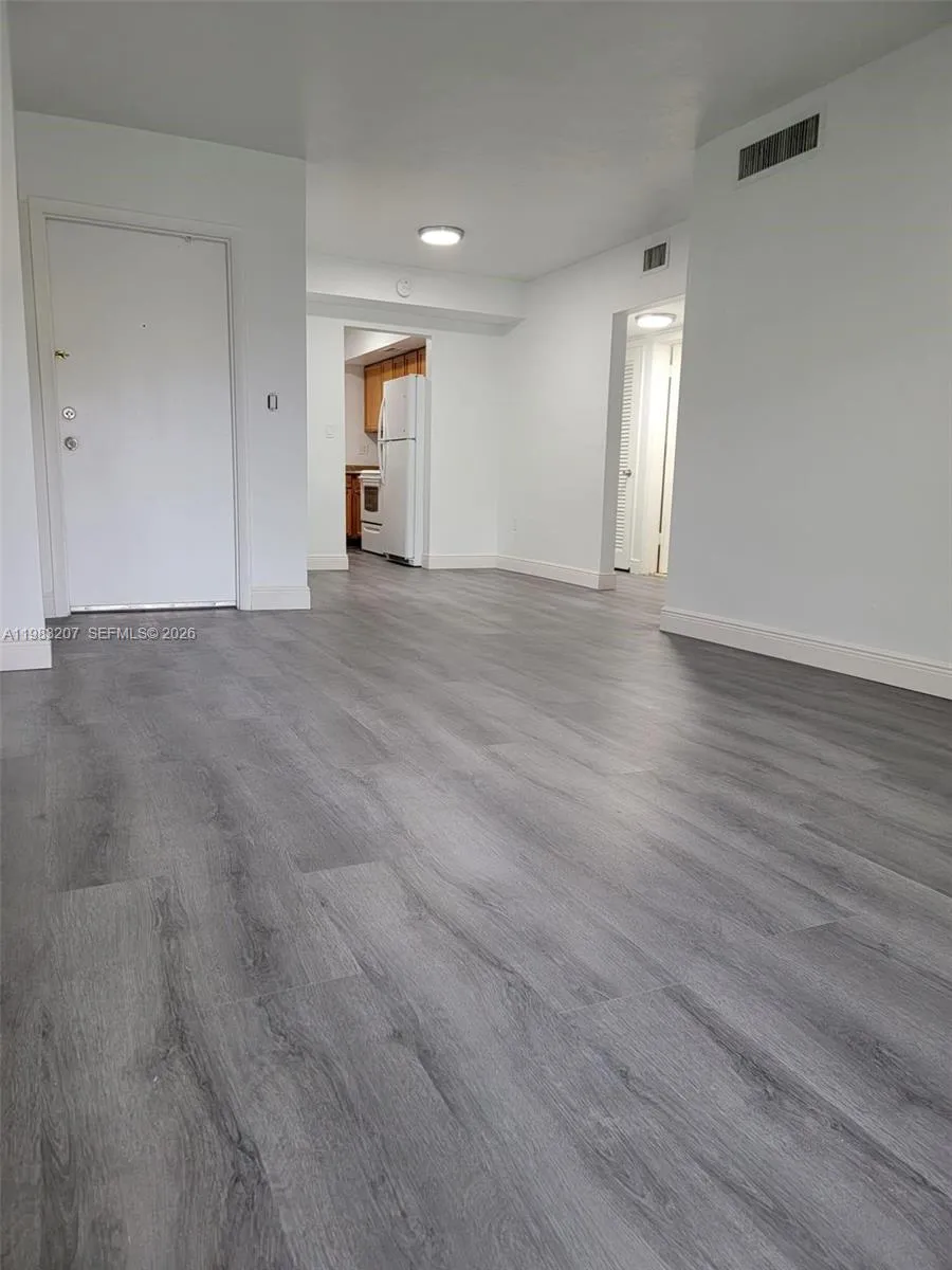 7610 SW 82nd St # J207, Miami FL 33143