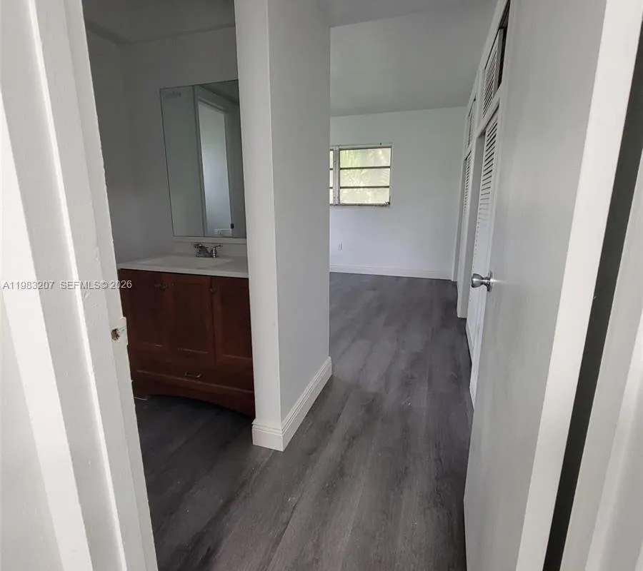 7610 SW 82nd St # J207, Miami FL 33143