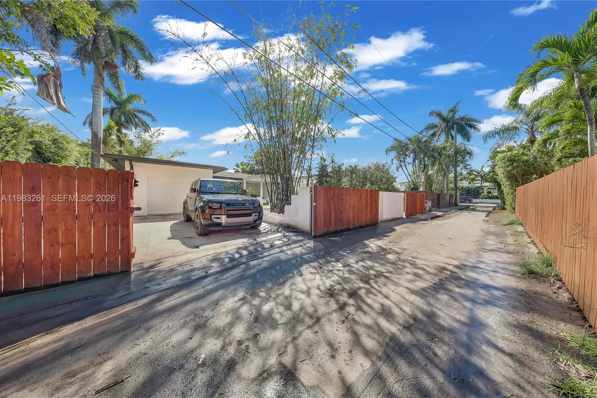 10610 NE 11th Ave, Miami Shores FL 33138