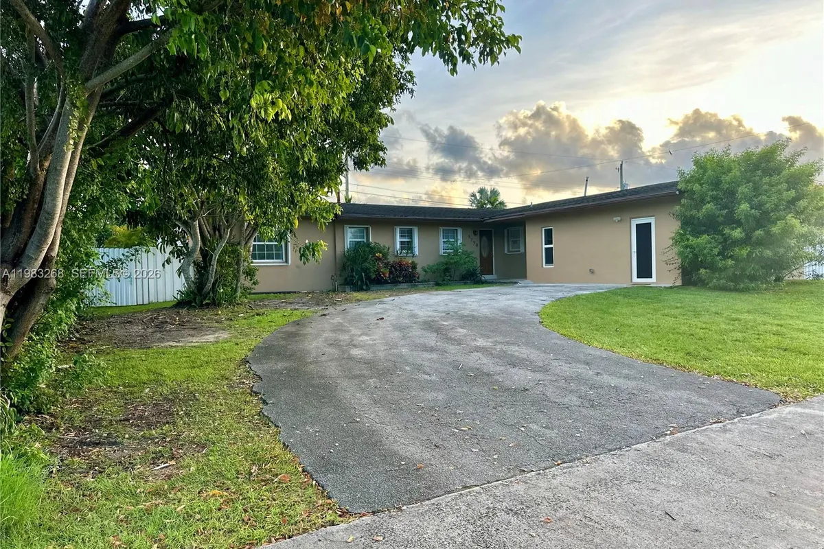 9798 SW 158th St, Miami FL 33157