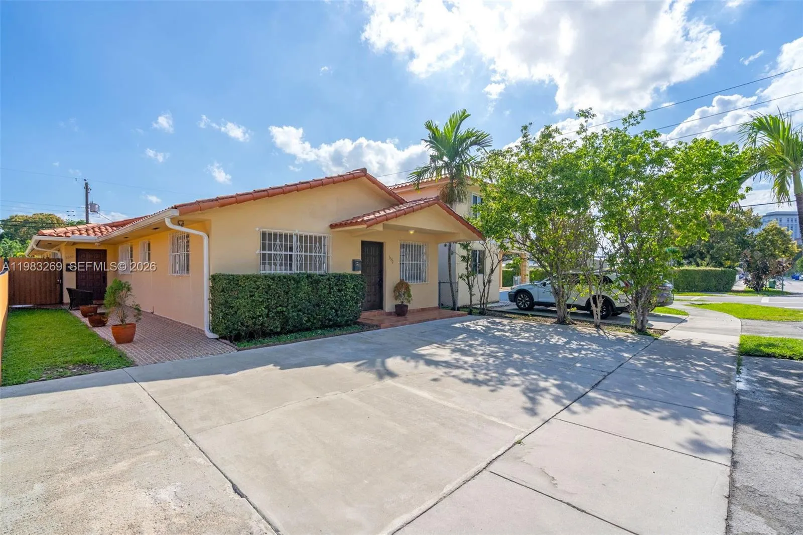 3572 SW 25th St, Miami FL 33133
