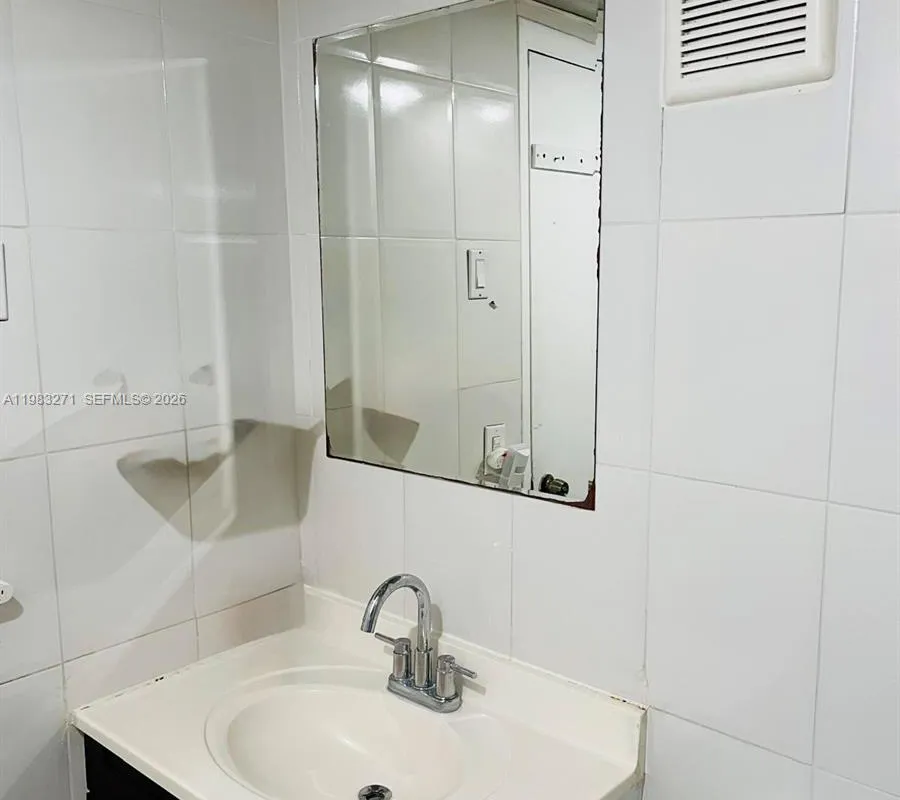 1735 NE 164th St # D306, North Miami Beach FL 33162