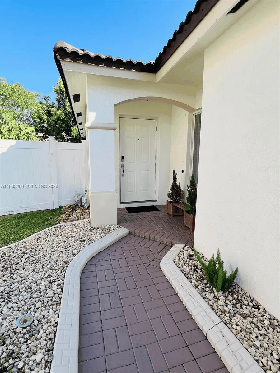 13311 SW 42nd St, Miramar FL 33027