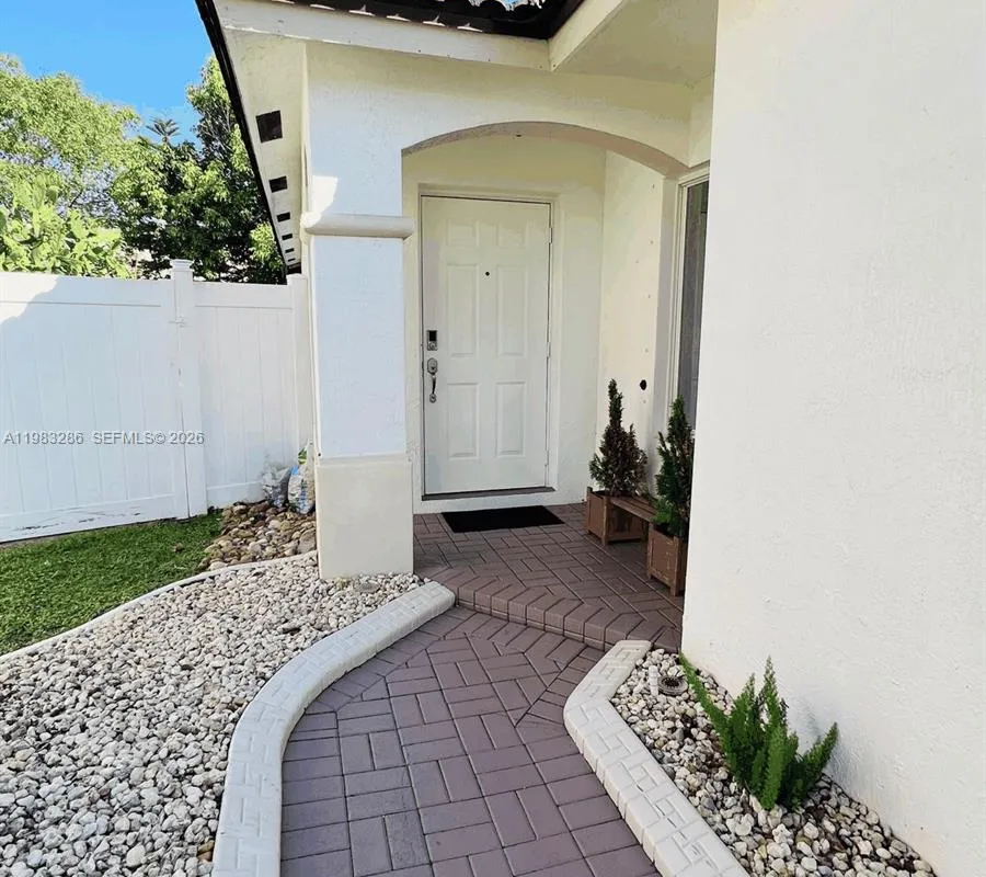 13311 SW 42nd St, Miramar FL 33027