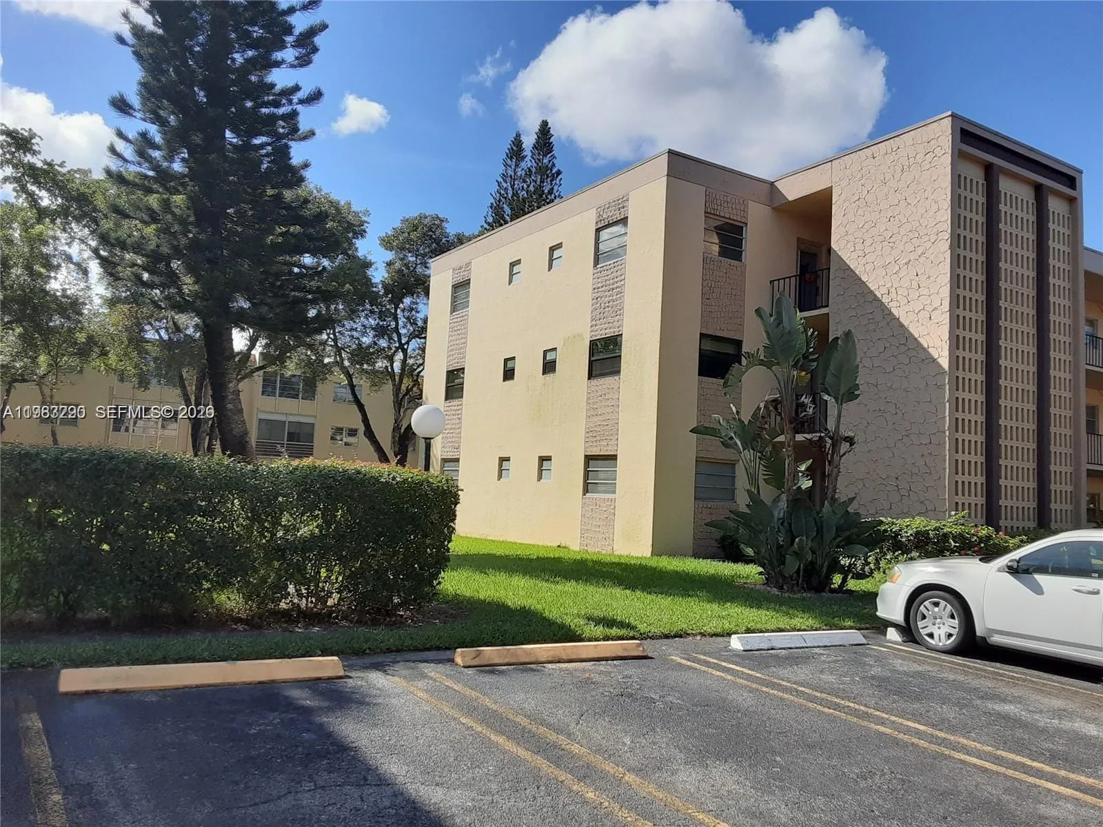 100 Ashbury Rd # 102, Hollywood FL 33024