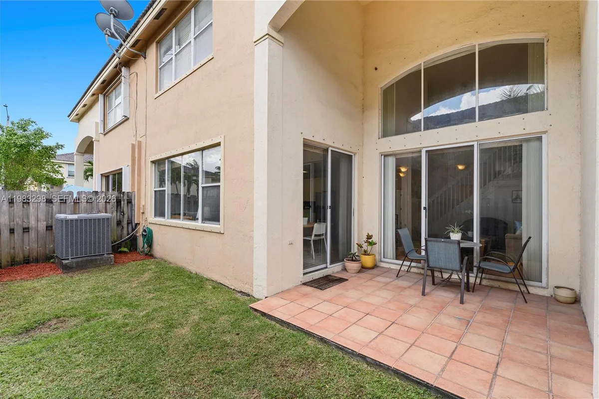 5527 NW 113th Ave, Doral FL 33178