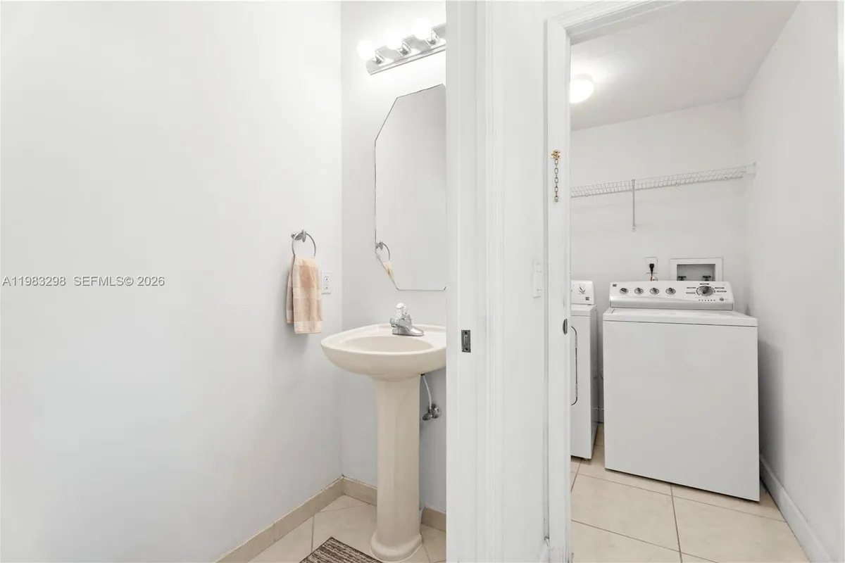 5527 NW 113th Ave, Doral FL 33178