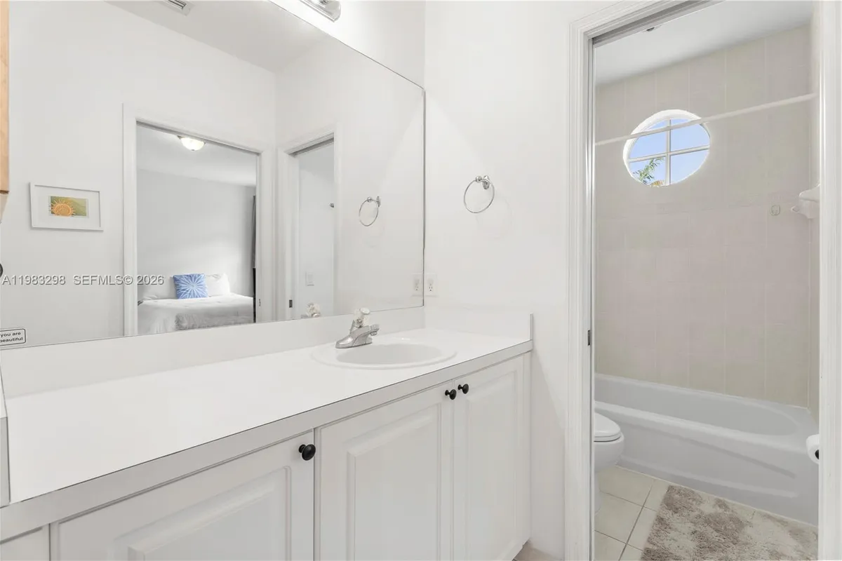 5527 NW 113th Ave, Doral FL 33178