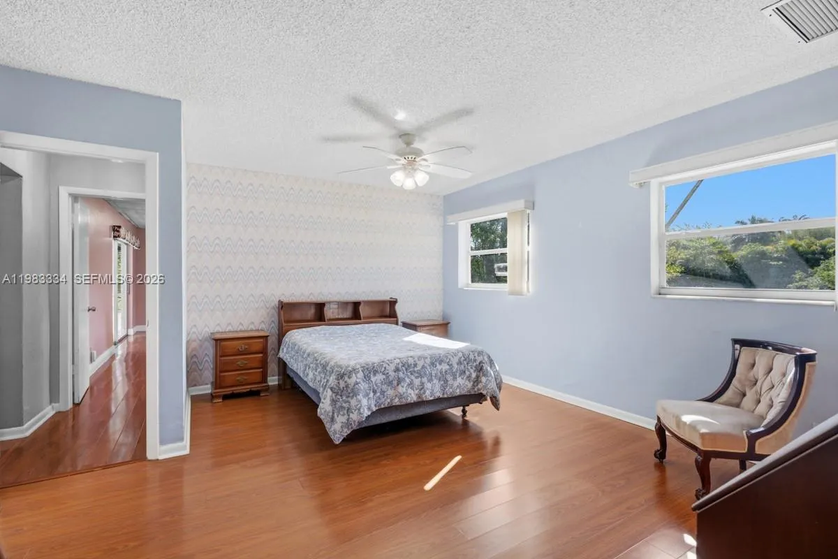 10930 SW 27th Ct, Davie FL 33328