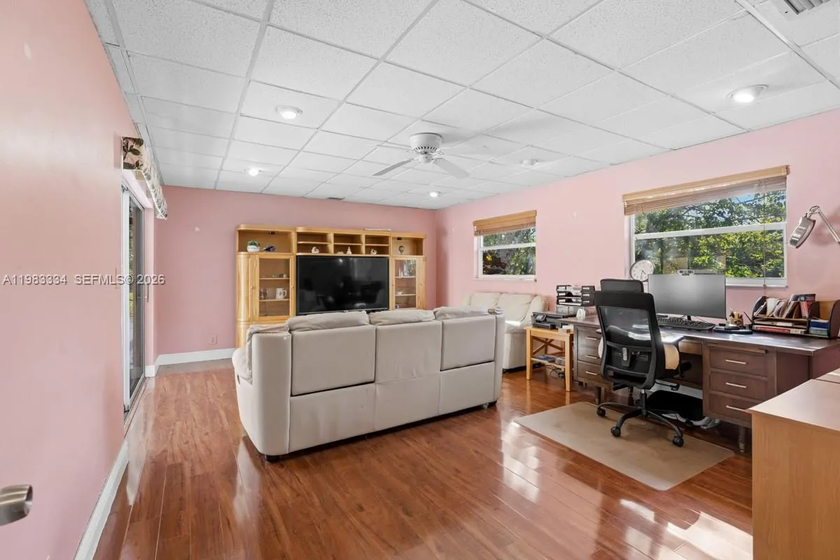 10930 SW 27th Ct, Davie FL 33328