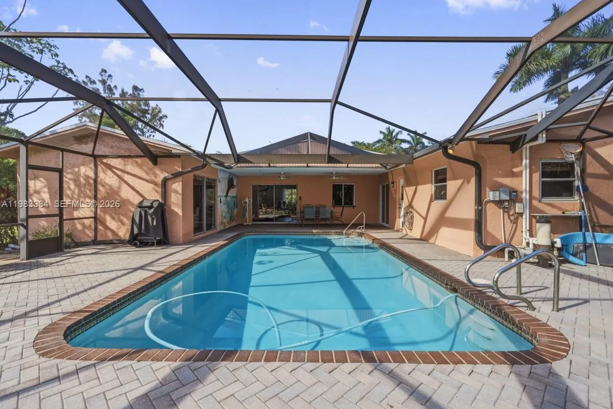 10930 SW 27th Ct, Davie FL 33328