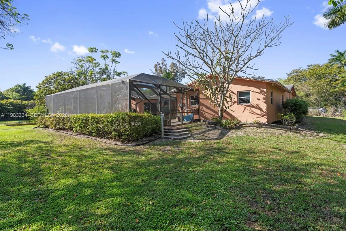 10930 SW 27th Ct, Davie FL 33328