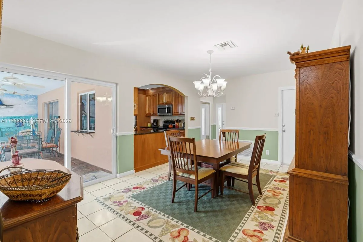 10930 SW 27th Ct, Davie FL 33328