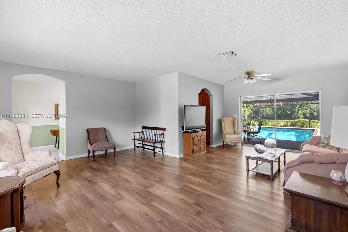 10930 SW 27th Ct, Davie FL 33328