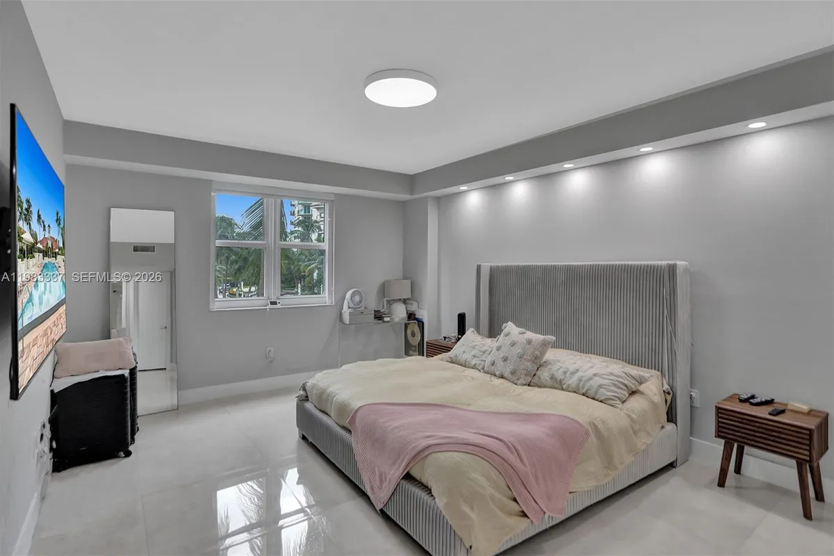 20000 E Country Club Dr # 211, Aventura FL 33180