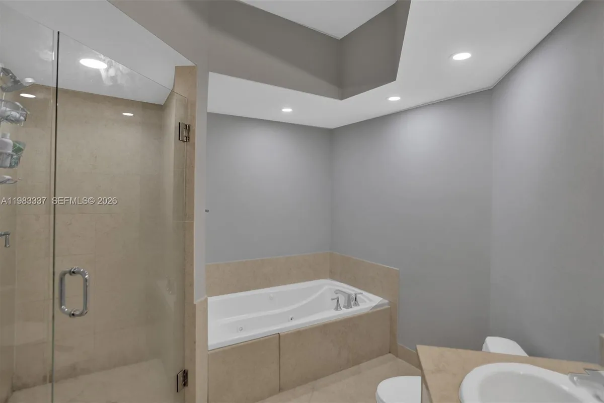 20000 E Country Club Dr # 211, Aventura FL 33180