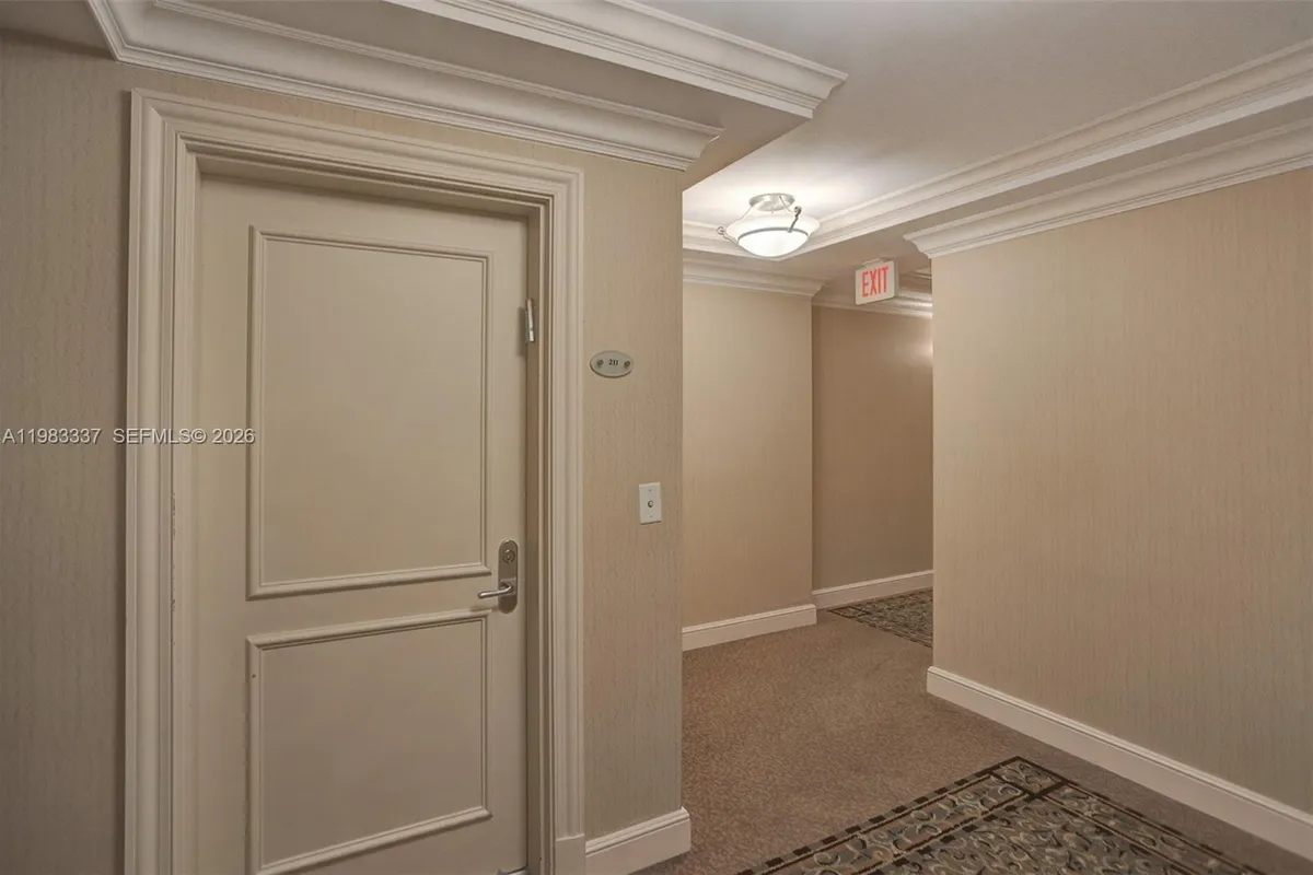 20000 E Country Club Dr # 211, Aventura FL 33180