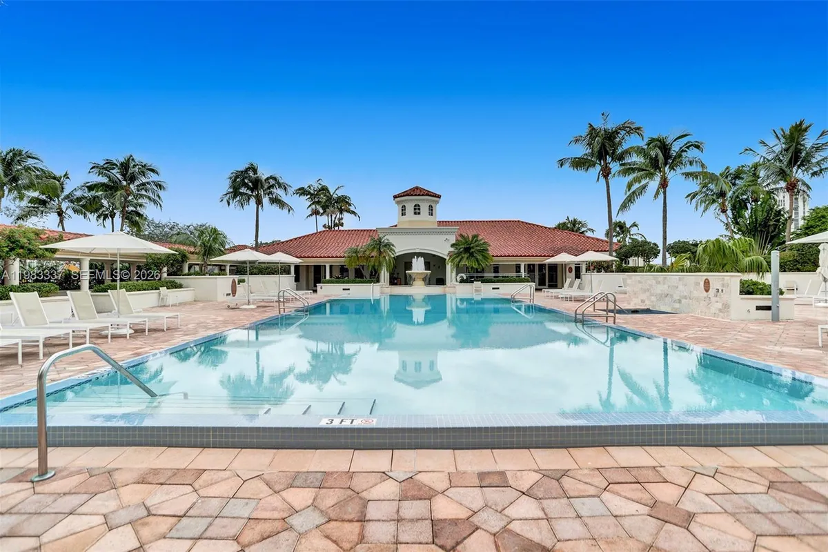 20000 E Country Club Dr # 211, Aventura FL 33180