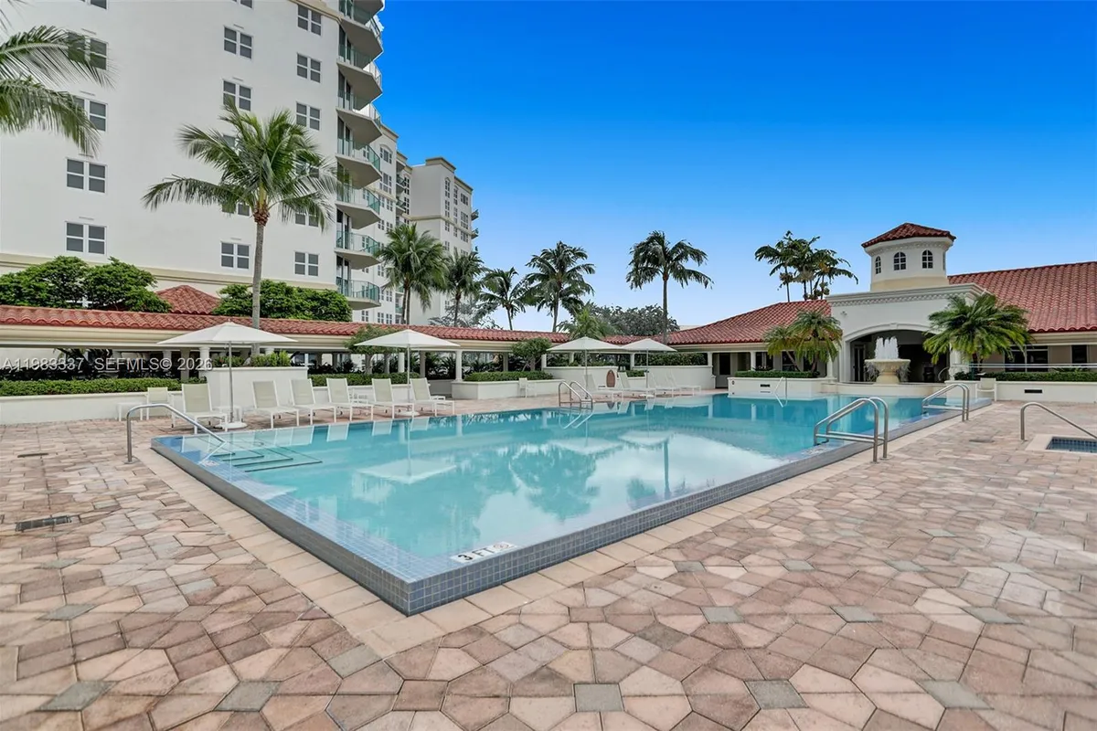 20000 E Country Club Dr # 211, Aventura FL 33180