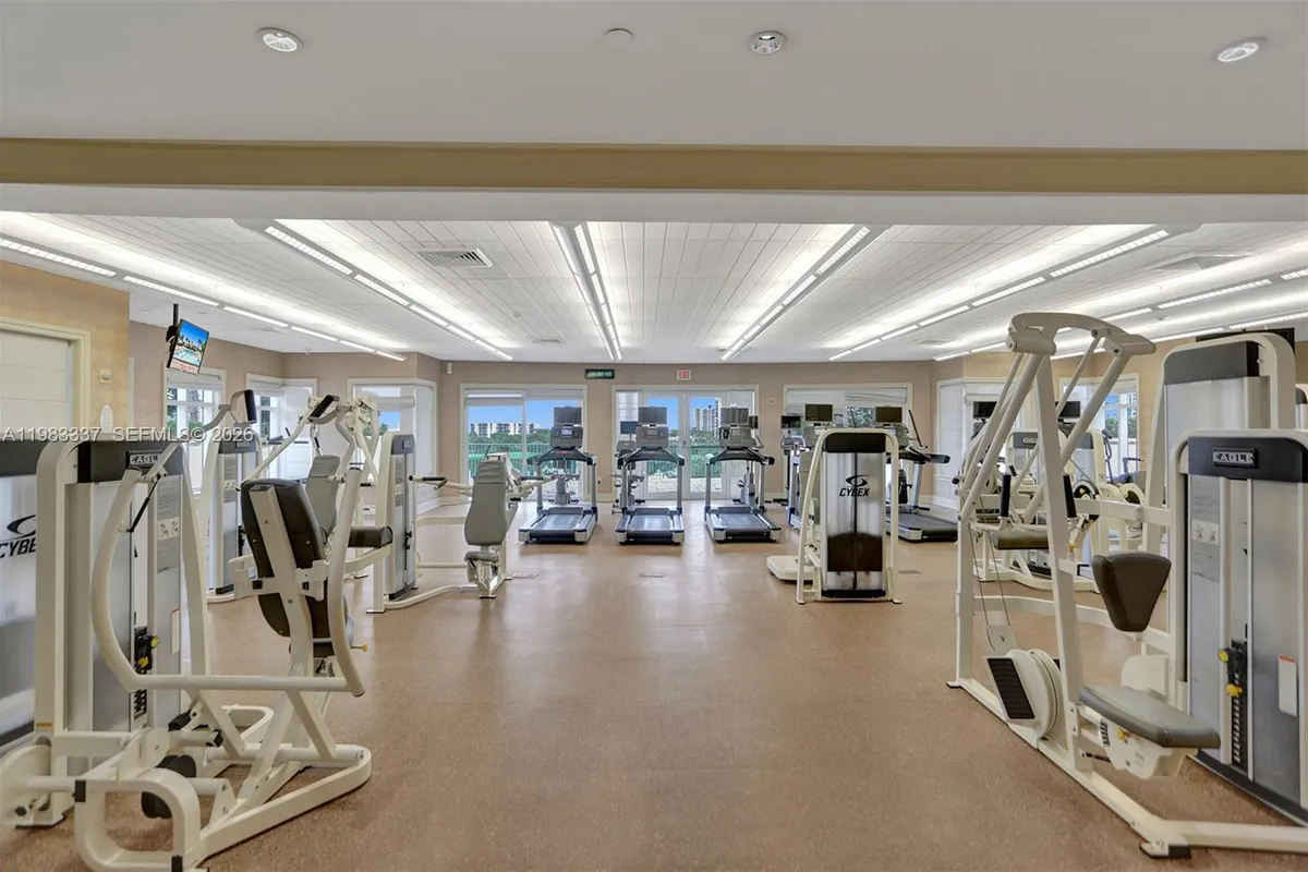 20000 E Country Club Dr # 211, Aventura FL 33180