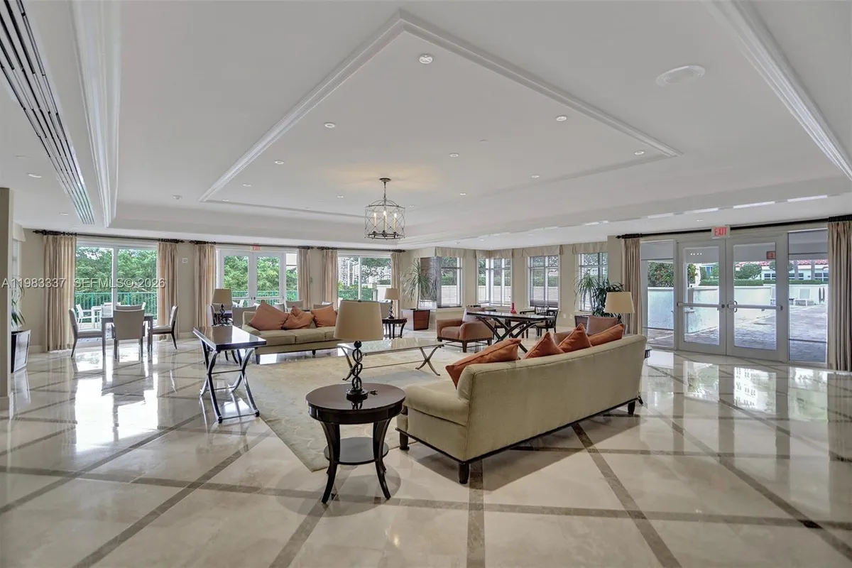 20000 E Country Club Dr # 211, Aventura FL 33180