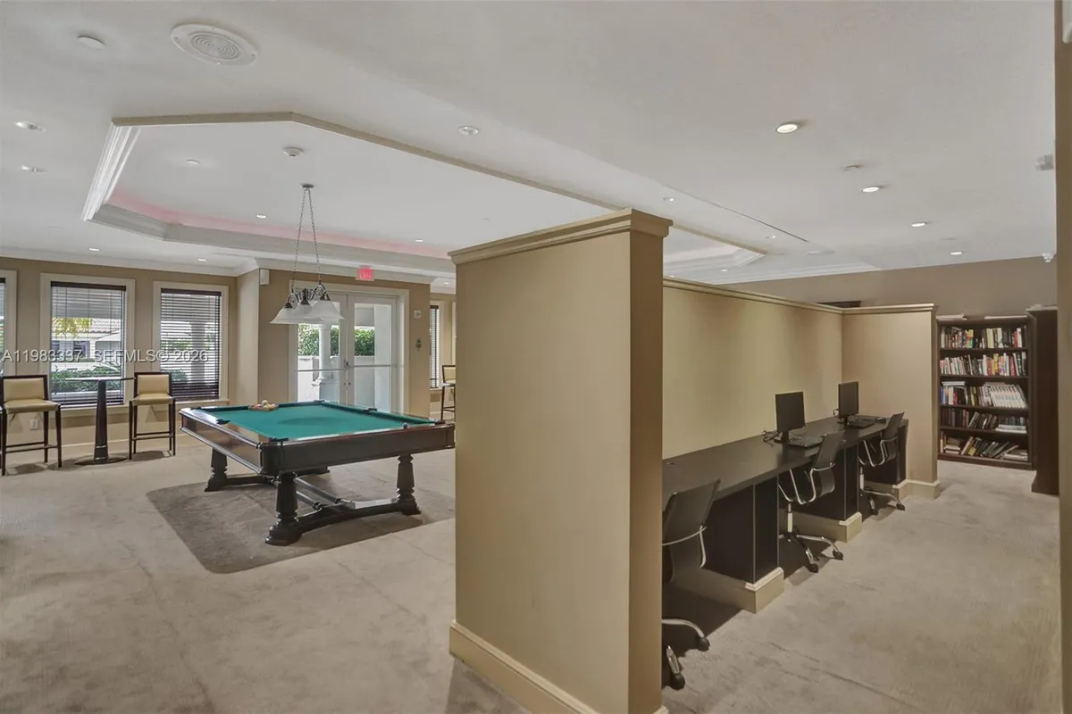 20000 E Country Club Dr # 211, Aventura FL 33180