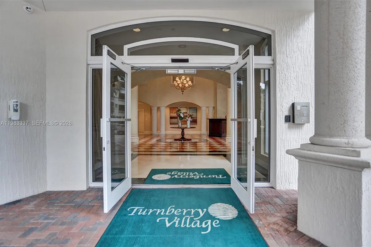 20000 E Country Club Dr # 211, Aventura FL 33180