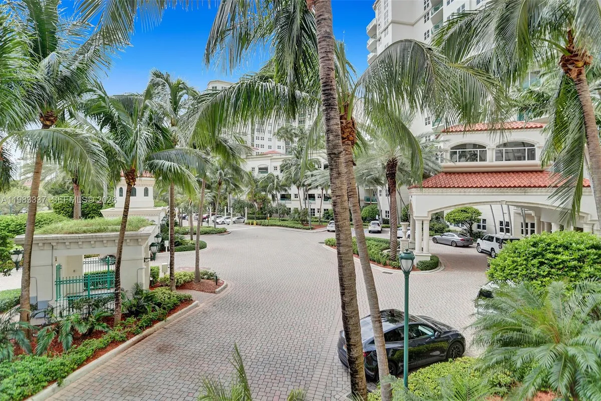 20000 E Country Club Dr # 211, Aventura FL 33180