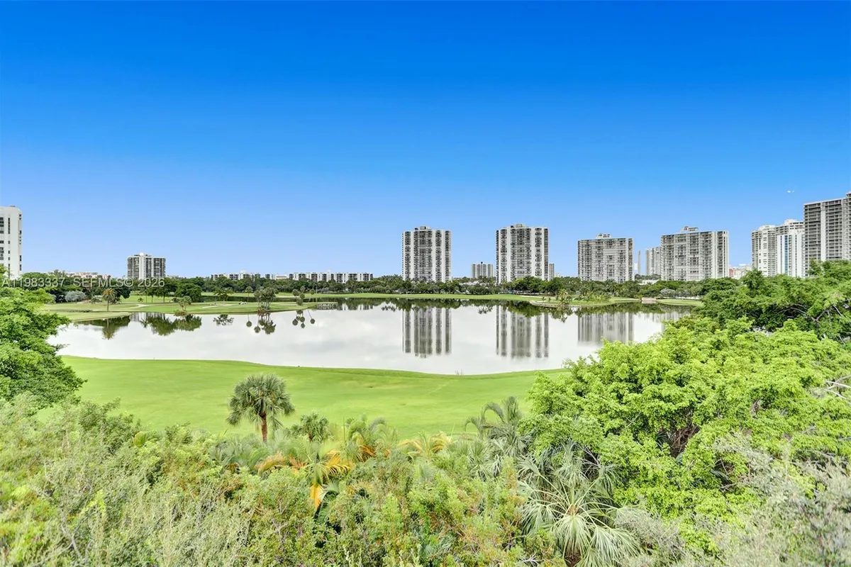 20000 E Country Club Dr # 211, Aventura FL 33180