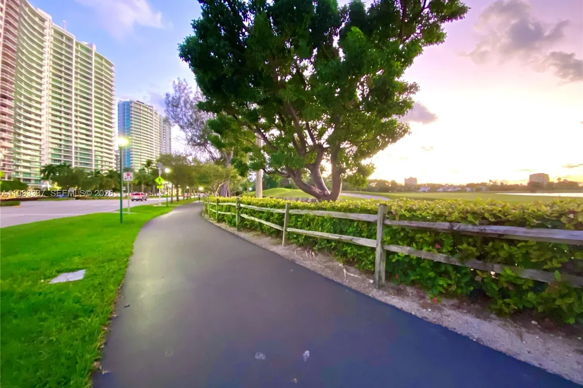 20000 E Country Club Dr # 211, Aventura FL 33180