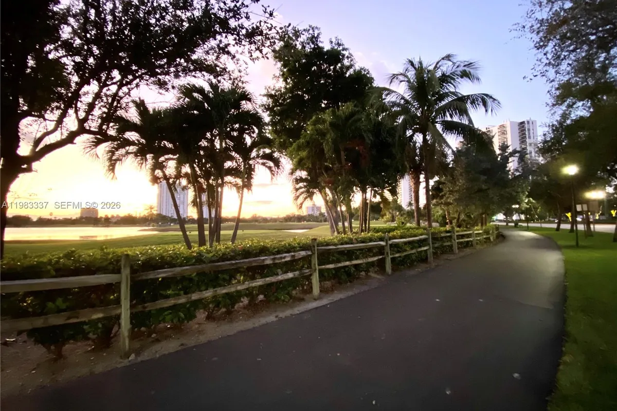 20000 E Country Club Dr # 211, Aventura FL 33180