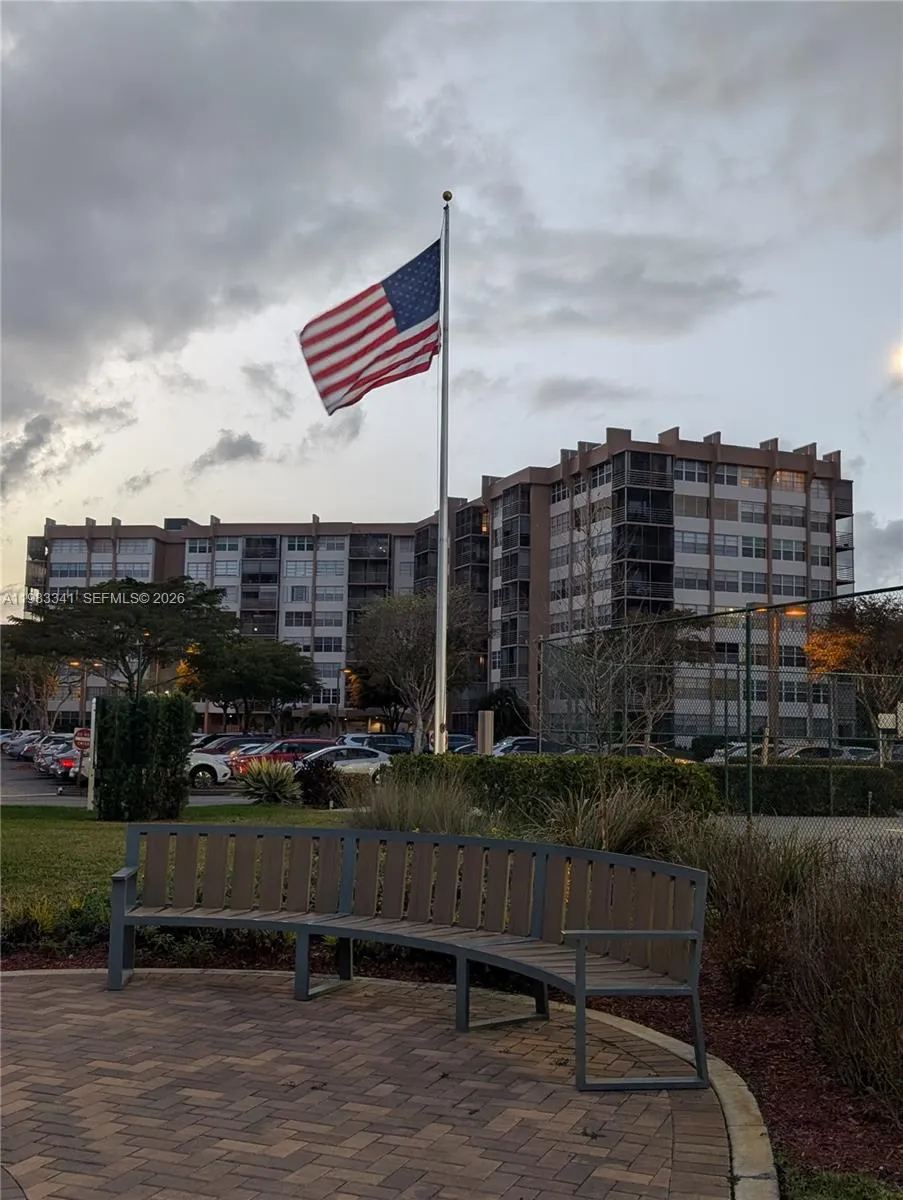 1000 E Saint Charles Pl # 519, Pembroke Pines FL 33026