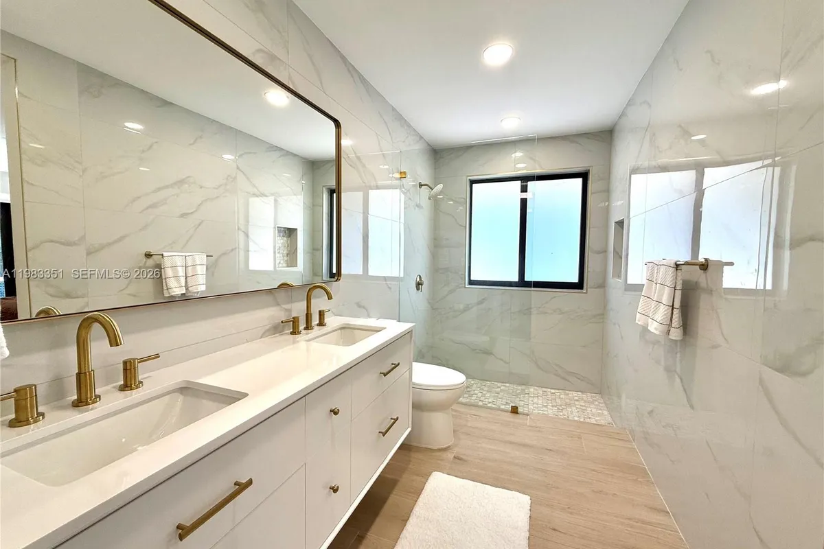 670 Deer Creek Hollows Cir, Deerfield Beach FL 33442