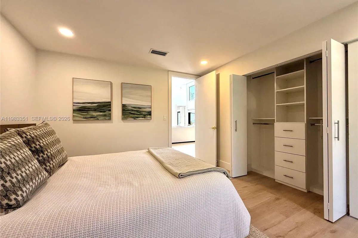 670 Deer Creek Hollows Cir, Deerfield Beach FL 33442