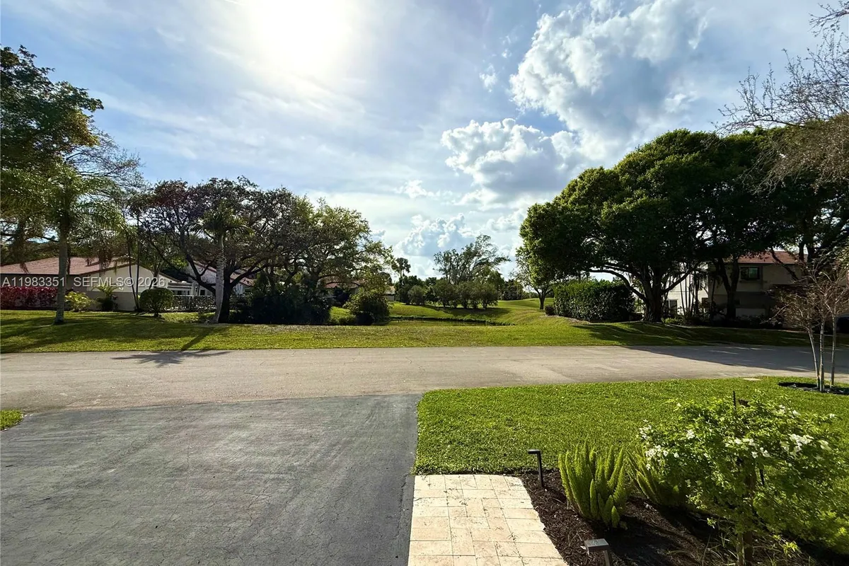 670 Deer Creek Hollows Cir, Deerfield Beach FL 33442