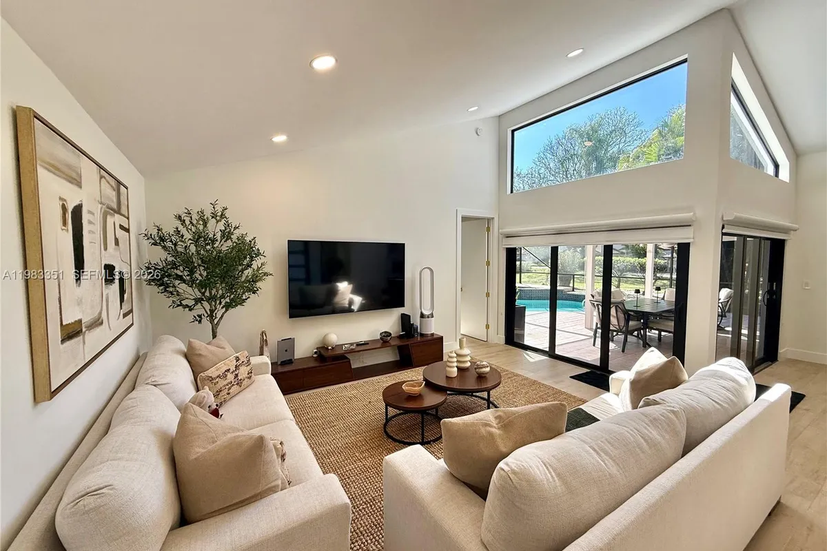 670 Deer Creek Hollows Cir, Deerfield Beach FL 33442